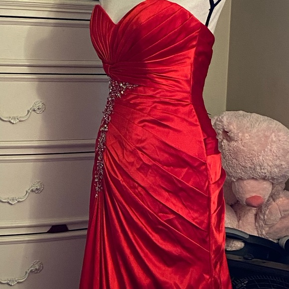 Beautiful Formal Red Prom Evening Dress ❤️ - Picture 5 of 16